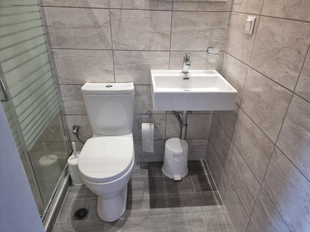 ארילס Feakes Apartments מראה חיצוני תמונה
